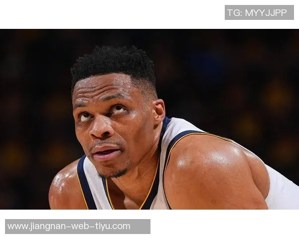 火箭官方晒亚当斯与杜兰特亲密合照威少点赞引发重回传闻