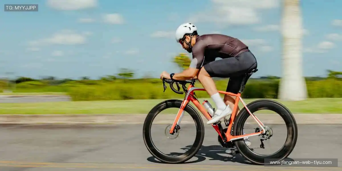 🎮 潮流装备，释放你的运动 DNA！👟